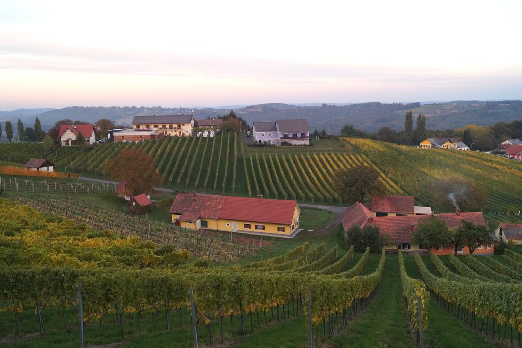 Winzerhof Familie Kloeckl Apartment Kloch Bagian luar foto