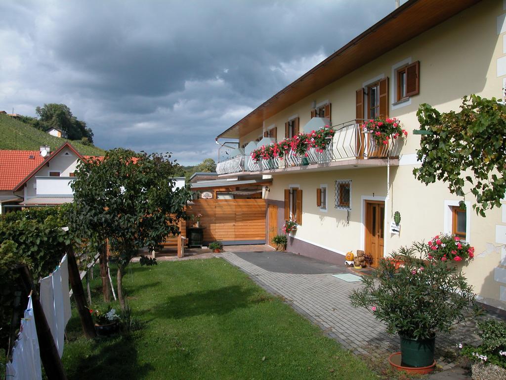 Winzerhof Familie Kloeckl Apartment Kloch Bagian luar foto