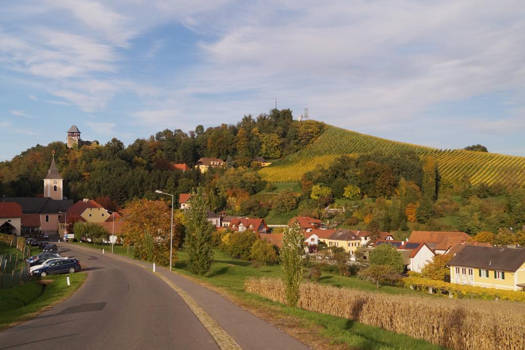 Winzerhof Familie Kloeckl Apartment Kloch Bagian luar foto