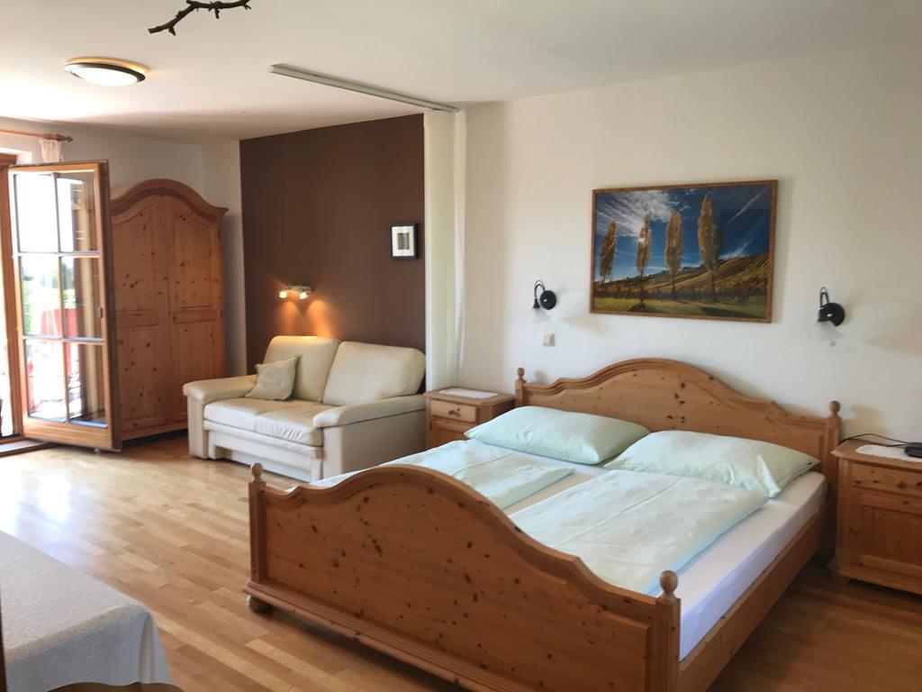 Winzerhof Familie Kloeckl Apartment Kloch Bagian luar foto